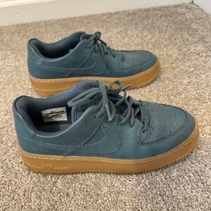 Nike Wmns Air Force 1 Sage Low LX 'Deep Jungle Size 9.5
